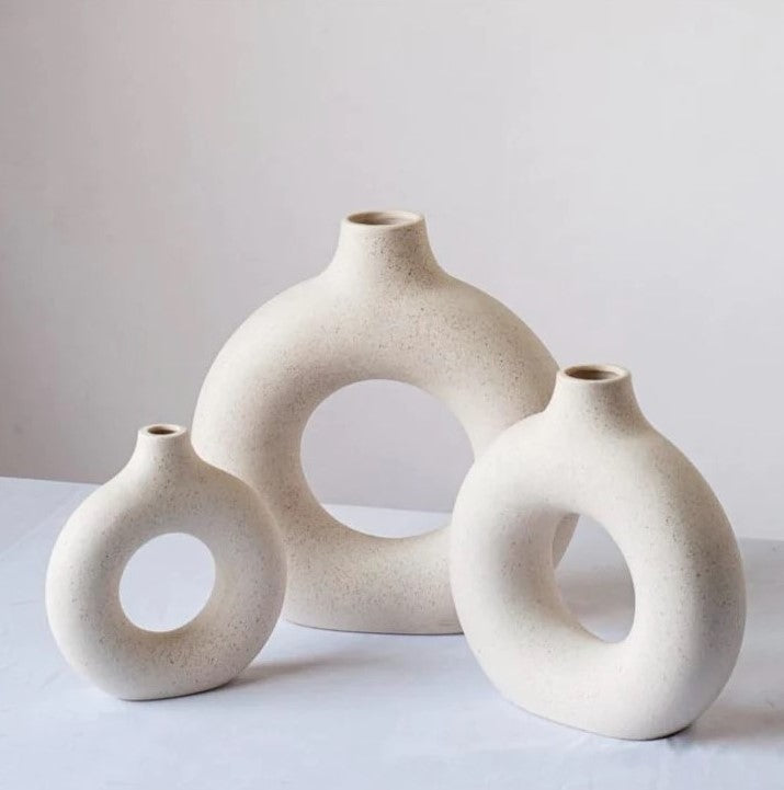 Ashlo's Décor Ceramic Donut Vase for Pampas Grass Home Decor Items for Living Room Bedroom Accessories Dried Flower Vase Marriage Gifts for Couple